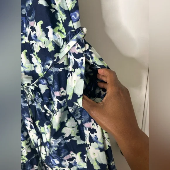 NWT: Flutter Short-Sleeve Poplin Tiered Midi Dress - Picture 6 of 9